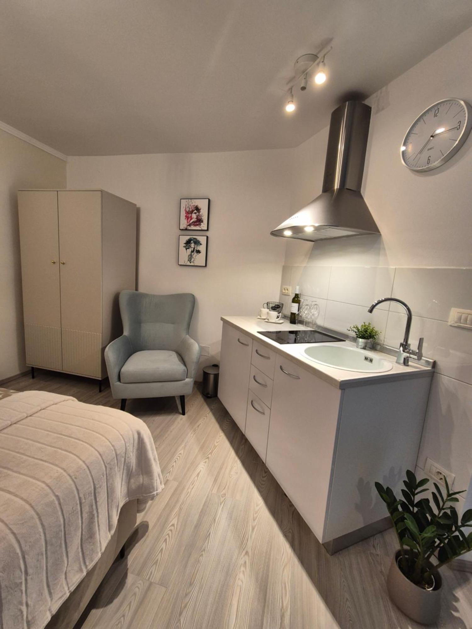 Studio Apartment Lily Rovinj Exterior photo