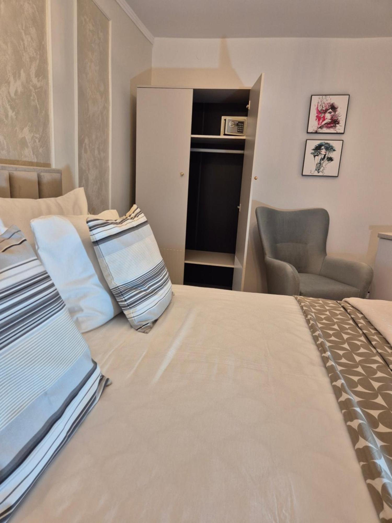 Studio Apartment Lily Rovinj Exterior photo