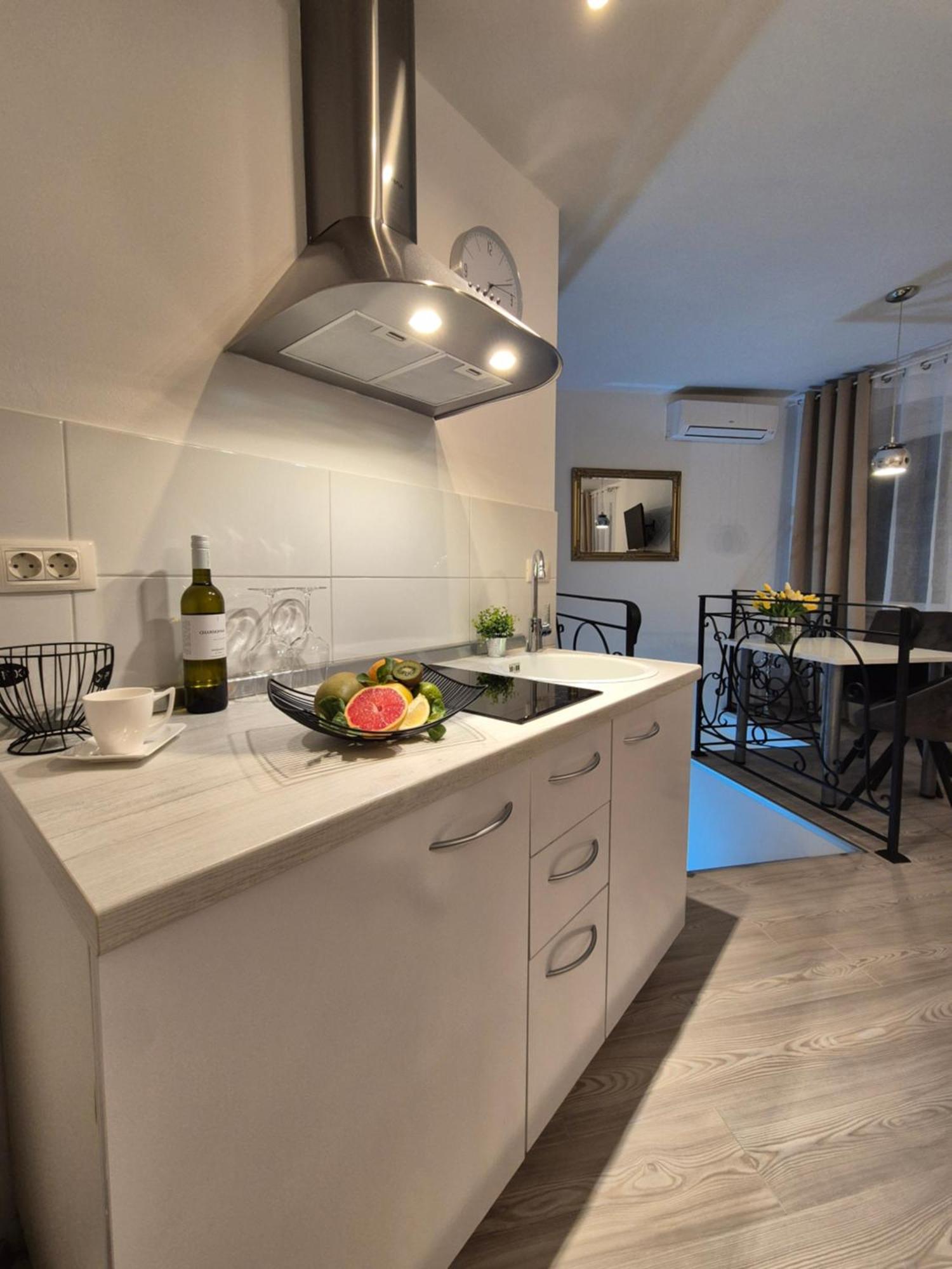 Studio Apartment Lily Rovinj Exterior photo